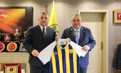 Özgür Özel’den "Daire" Bombası: "Mesut Özarslan Tribün Liderine Rüşvet Teklif Etti!"