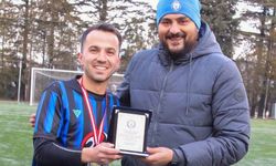 Mehmet Can Ekşi, teknik ekip ve futbolcuları onurlandırdı