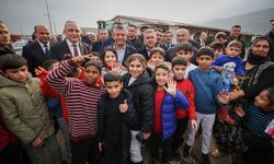 Başkan Ünlüce’den deprem bölgesine anlamlı ziyaret