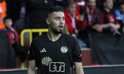 Es-Es zirve yolunda fırtına gibi esiyor