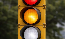 Trafik lambalarında beyaz ışık dönemi 4 ışıklı yeni sistem