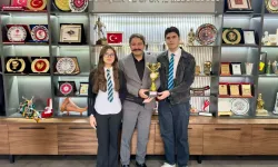 Eskişehirli gençler münazarada Türkiye şampiyonu oldu!