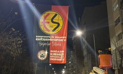 Eskişehirspor Bayrağı Kent Merkezinde Yenilendi