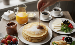 Pazar kahvaltısına pratik ve yumuşak krep tarifi