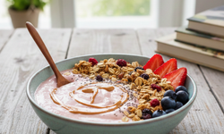 Fıstık ezmeli  çilekli smoothie bowl tarifi