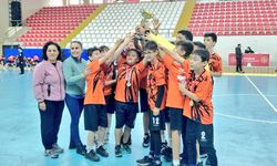 Eskişehir’de Hentbol Küçük Erkekler İl Şampiyonu Suzan Gürcanlı Ortaokulu