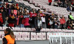 Minik misafirler Eskişehirspor coşkusunu tribünde yaşadı