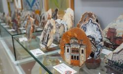 81 İlin Tarihi Yapıları Taş Tuvallere Resmedildi