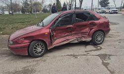 Eskişehir’de Korkutan Kaza: Otomobille Tramvay Birbirine Girdi!