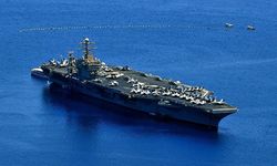 İran’dan iddia: Abraham Lincoln uçak gemisi vuruldu