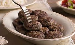 Anne Köftesi Tarifi: Geleneksel ve Lezzetli Bir Yemek