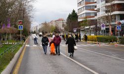 Eskişehir’de Sokaklar Özgürleşti: Arabasız Pazar’a Soğuk Havada Sıcak İlgi!