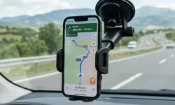 Araçlarda Ön Cama Telefon Tutucu Kullanımı Yasaklanıyor