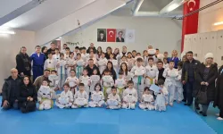 Arı Spor Kulübü’nde genç sporcular kuşaklarını taktı