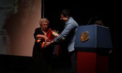 Eskişehir’de Duygusal Buluşma: Genco Erkal Ödülü İlk Kez Sahibini Buldu!