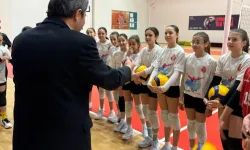 Hasan Kalın voleybolcularla bir araya geldi