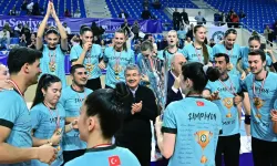 İzmir DSİ kupasını Vali Yılmaz’ın elinden aldı