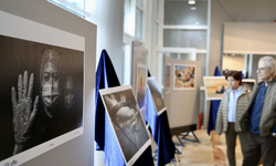 Fethiye’de sağlık çalışanlarının fotoğrafları sergileniyor