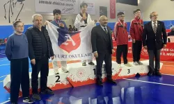 Genç tekvandocular mücadele verdi