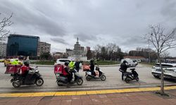 Eskişehir Ulus Anıtı Çevresinde Rutin Kontrol: Kuryeler ve Motorlu Araçlar Tek Tek Durduruluyor