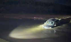 Çayda mahsur kalan sürücü AFAD tarafından kurtarıldı