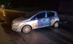 Eskişehir'de Yağmur Kazayı Beraberinde Getirdi: Kontrolden Çıkan Otomobil Duvara Çarptı