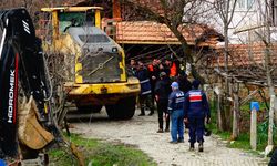 Tavşanlı’da gölet taştı: Ev ve ahır sular altında