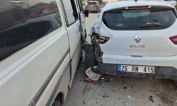 Eskişehir Baksan Sanayi Sitesi’nde Zincirleme Kaza: 2’si Çocuk 3 Yaralı!