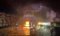 Bilecik Karayolunda Seyir Halindeki Tır Alev Aldı