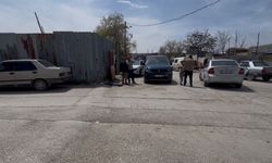 Eskişehir’de Ara Sokak Çarpışması: 2 Araç Birbirine Girdi, 4 Araç Hasar Aldı!