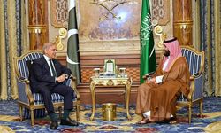 Pakistan Başbakanı Şerif ve Veliaht Prens Selman Arasında Kritik Görüşme