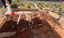 Saldırıda Ölen Dört Sınıf Arkadaşı Yan Yana Defnedildi