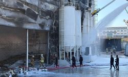 Ankara Sincan'da Boya Fabrikasında Korkutan Yangın Çıktı
