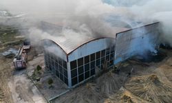 Afyonkarahisar’da Kamış Fabrikasında Yangın: Alevler Metrelerce Yükseldi