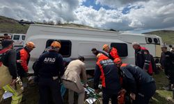 Diyarbakır Lice'de Yolcu Otobüsü Devrildi: 1 Ölü, 13 Yaralı