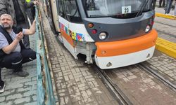 Eskişehir'de Tramvayın Çarptığı Yaşlı Kadın Altında Kaldı