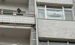 Eskişehir'de 6. Kattan Düşen Cam Vatandaşın Kafasına Saplandı