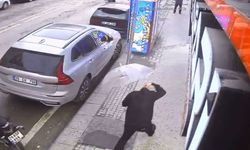 Eskişehir'de Bir Kişinin Üzerine Cam Düşme Anı Kamerada