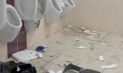 Balıkesirspor Taraftarı Mağlubiyet Hırsını Tuvaletten Çıkardılar