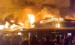 Malezya Sabah eyaletinde yüzen kasabada büyük yangın