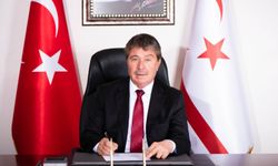 Kıbrıs'ta Tehlikeli Provokasyon: Bayraklar Yakıldı