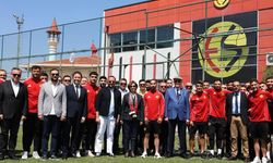 Başkan Ünlüce takımla buluştu