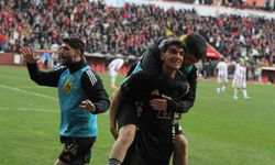 Kırmızı Şimşekler sahneye çıkıyor!