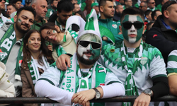 Eskişehir’de Yeşil-Beyaz Karnaval: Bursaspor Taraftarı Stadyumu İnletti!