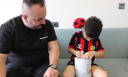 Eskişehirspor’un Küçük Kahramanı: Kumbarasındaki Tüm Birikimini Kulübe Bağışladı