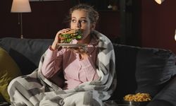 Gece Yiyenler Daha Hızlı Yaşlanıyor: Akşam Yemeği İçin Kritik Saat Açıklandı!