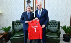 Eskişehir’de Voleybol Zirvesi: TVF Başkanı Üstündağ’dan Vali Yılmaz’a Ziyaret