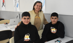 Otizmli İkizler Kodlama ile Bilgisayar Mühendisliği Hayali Kuruyor