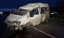 Kastamonu’da Korkutan Kaza: Minibüs ile Otomobil Çarpıştı