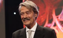 Kadir İnanır’dan Yıllar Sonra İlk Poz: Usta Sanatçı Ayağa Kalktı!